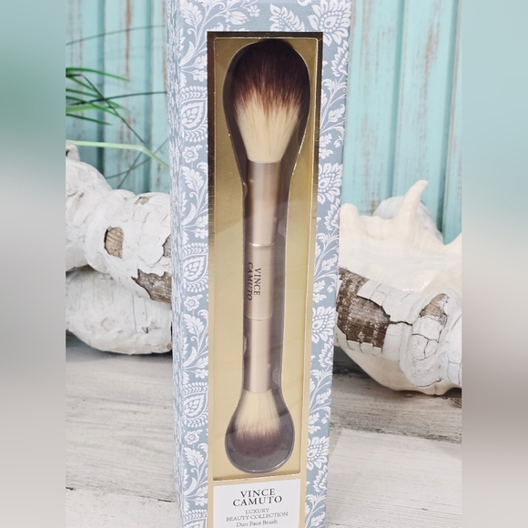 Vince Camuto Other - NEW Vince Camuto Duo Face Brush from their "Luxury Beauty Collection." Blue